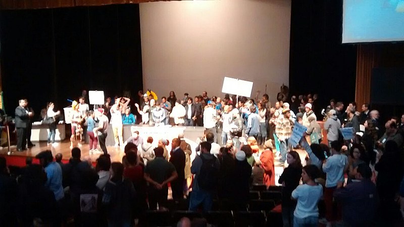 Indígenas ocupam o teatro Dante Barone, na Assembleia Legislativa do Rio Grande do Sul