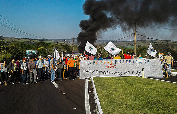 Atingidos realizaram ato para denunciar descaso e violações de direitos