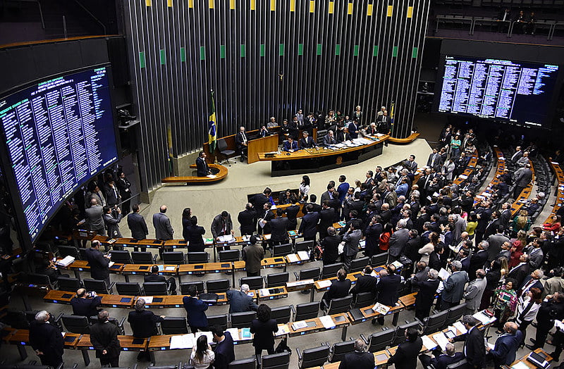 O Brasil conta atualmente com 35 partidos registrados no TSE; na Câmara Federal, 26 deles têm representação