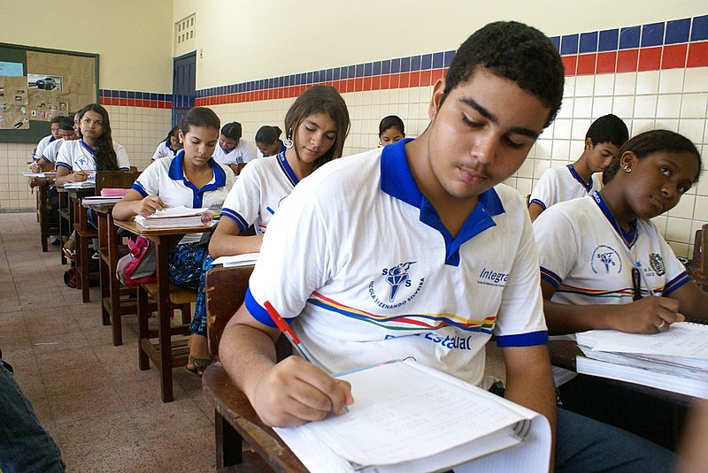 O pacote de maldades da PEC da Morte prejudica os trabalhadores e principalmente os jovens que ingressarão no mercado de trabalho.
