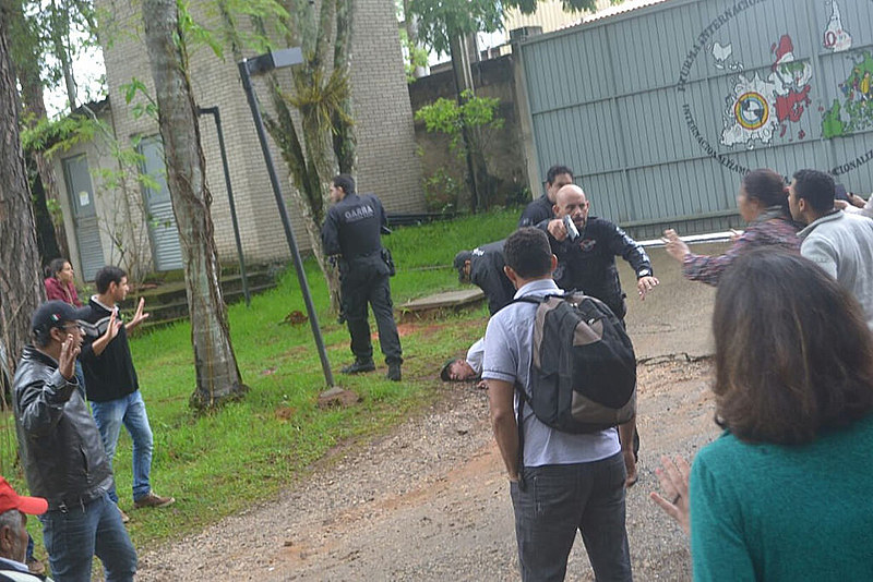 Policiais entraram na ENFF nesta sexta-feira