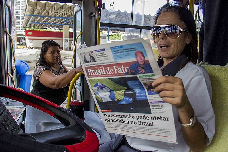 Reunindo o conteúdo dos tabloides impressos, o Brasil de Fato conta também com versão online