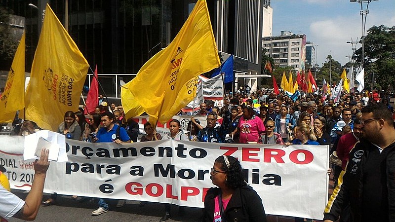 Militantes da UNMP fazem caminhada na avenida Paulista, em São Paulo