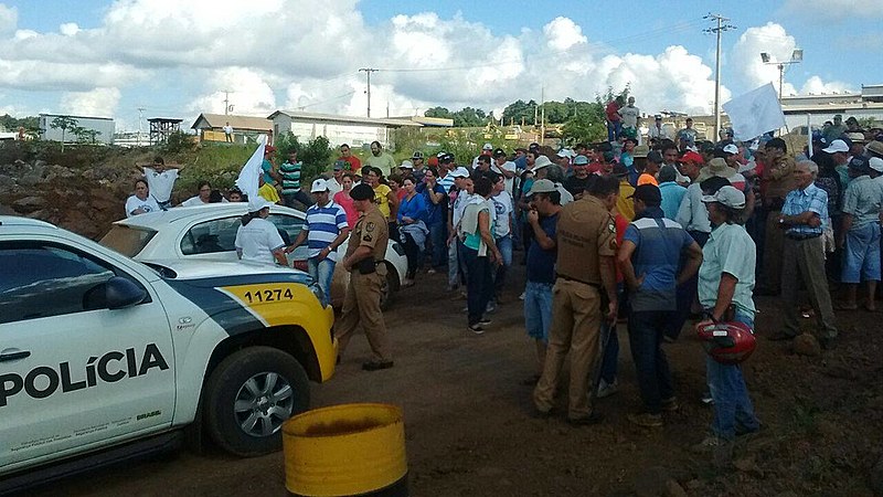 As 12 pessoas ficaram detidas por cerca de uma hora no escritório da empresa, e foram liberadas após a averiguação da PM constatar que não havia indícios de responsabilidade dos manifestantes no furto