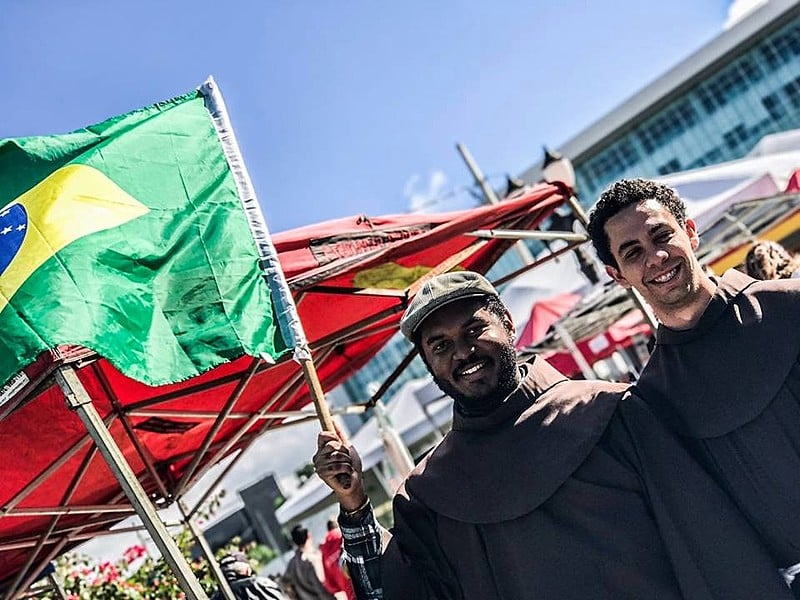 Franciscanos da Ordem dos Freis Menores participam do ato da greve geral em Curitiba (PR)