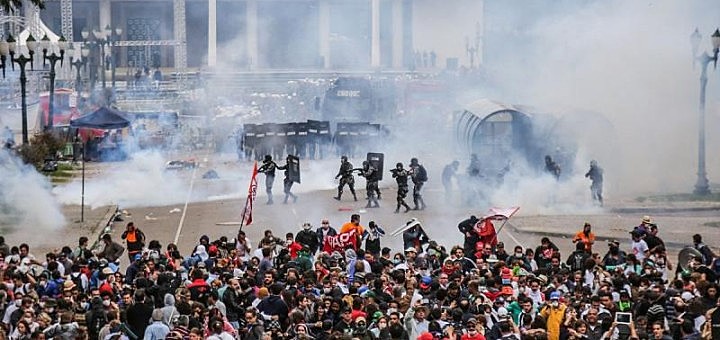 “A ação policial ultrapassou, em muito, os limites tolerados pela lei e também pelo bom senso”, afirma a sentença