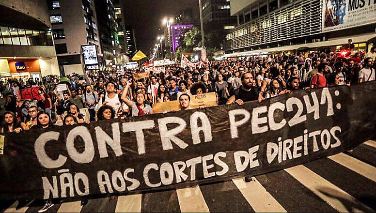 Manifestação na Avenida Paulista contra a PEC do Fim do Mundo, atual Emenda Constitucional 95
