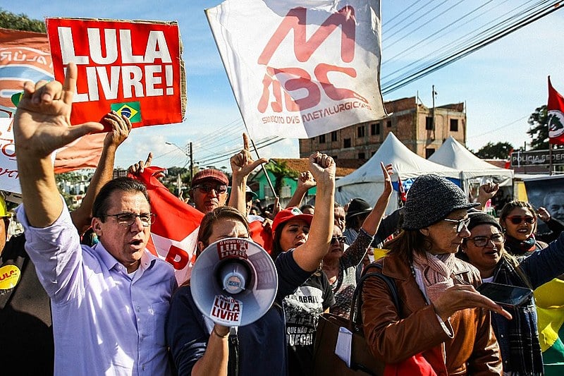 O pré-candidato a governador de São Paulo pelo PT, Luiz Marinho, participa de ato na Vigília Lula Livre