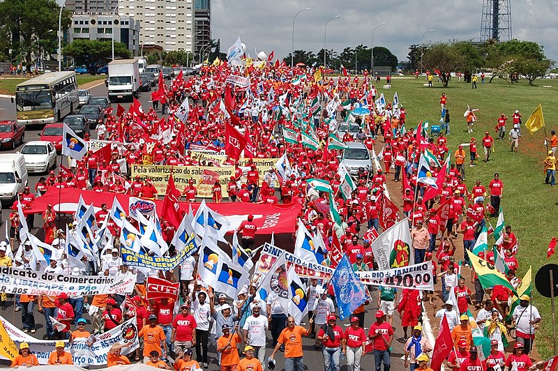 Integrantes da II Marcha Nacional do Salário Mínimo chegam a Brasília em dezembro de 2006