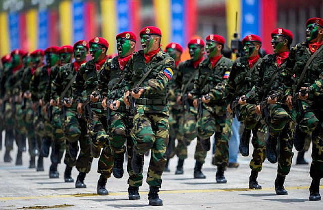 Governo venezuelano vai enviar militares para a fronteira para exercícios militares de defesa