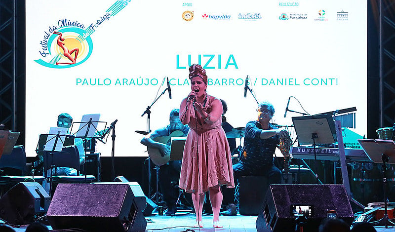 Podem participar artistas residentes em qualquer lugar do mundo, maiores de 18 anos e com músicas inéditas compostas em português.