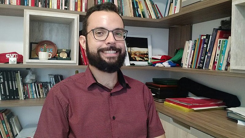 Aristóteles Cardona Júnior é Médico de Família no Sertão pernambucano, Professor da Univasf e militante da Frente Brasil Popular-Pernambuco