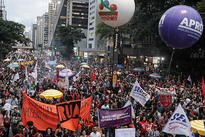 Aproximadamente 60 mil pessoas se reuniram na Avenida Paulista, em São Paulo (SP), em defesa da Previdência