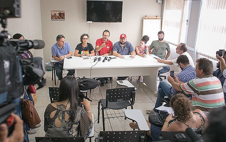 Representantes da Frente Brasil Popular anunciam acordo com poder público que garante direito de manifestação em torno do julgamento de Lula