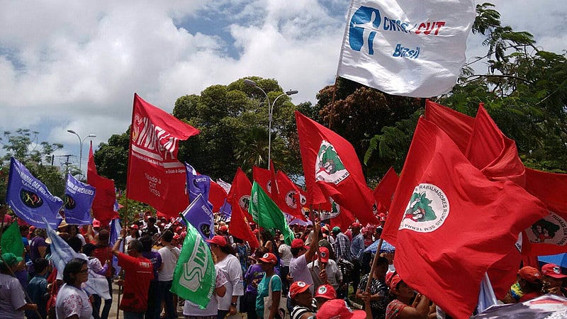 Lutar por direitos, organizar-se em grupos e movimentos populares parece ser a consequência lógica para quem está insatisfeito com o estado