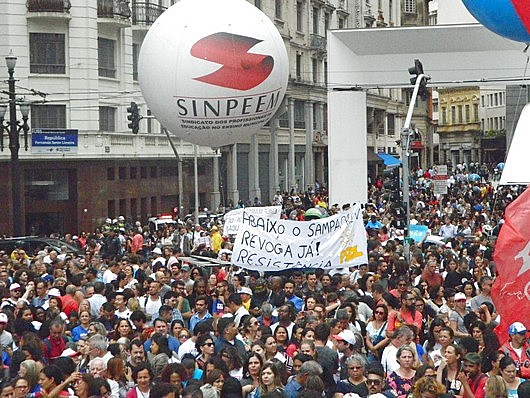 Mais de 20 mil servidores protestaram no primeiro dia de greve em São Paulo contra o novo modelo de Previdência