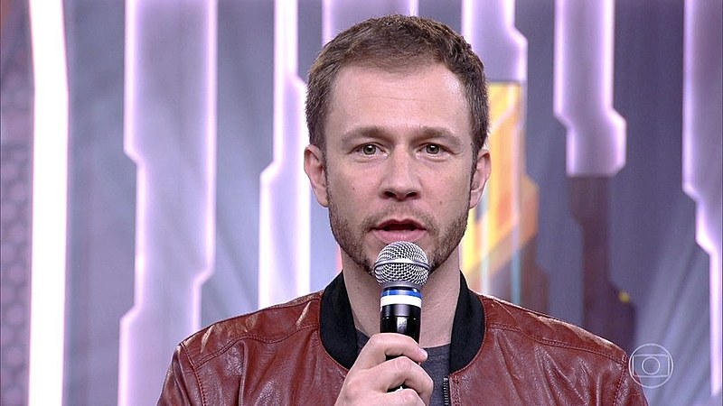 Tiago Leifert defende que atletas se transformem em simples fantoches sem personalidade, proibidos de pensar e de emitir opiniões