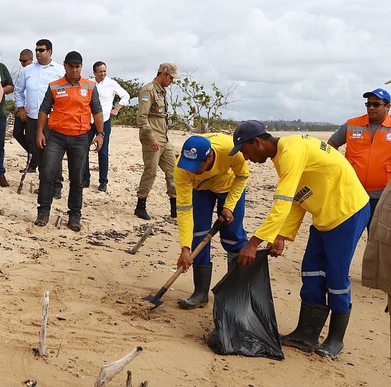 Só no sábado, foram retiradas 30 toneladas de óleo das praias pernambucanas