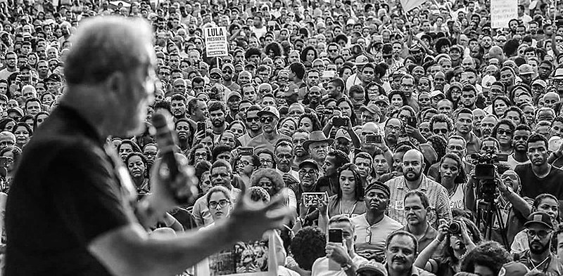 "A verdade prevalecerá. A liberdade triunfará", afirma Lula ao final da carta.