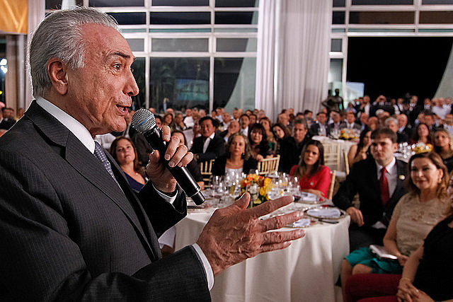 Michel Temer discursa durante jantar a aliados no Palácio da Alvorada