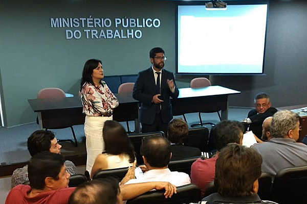 Audiência pública no Ministério Público do Trabalho (MPT), com mais de 20 entidades do funcionalismo,
