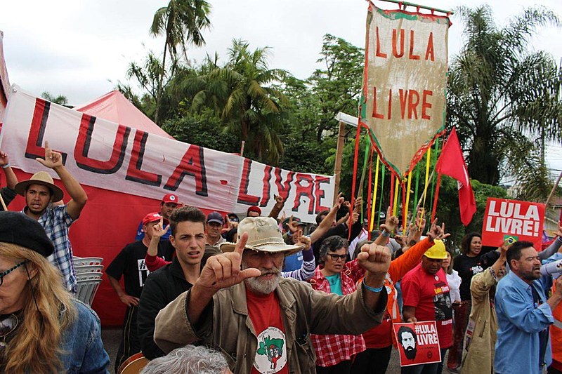 ''Boa dia Presidente Lula'' na Vigília #LulaLivre, que completou 237 dias de resistência à prisão política do ex-presidente Lula.