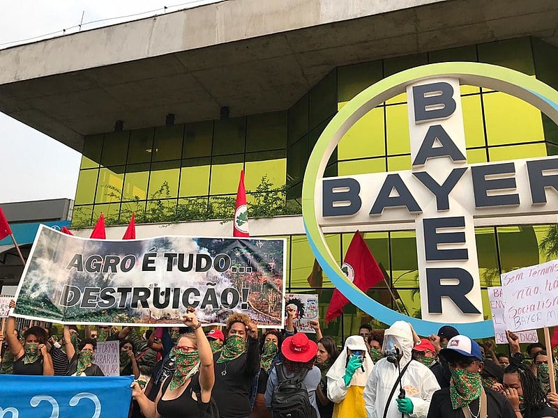 Protesto ocorre em frente à sede da empresa transnacional alemã no bairro do Socorro, em São Paulo