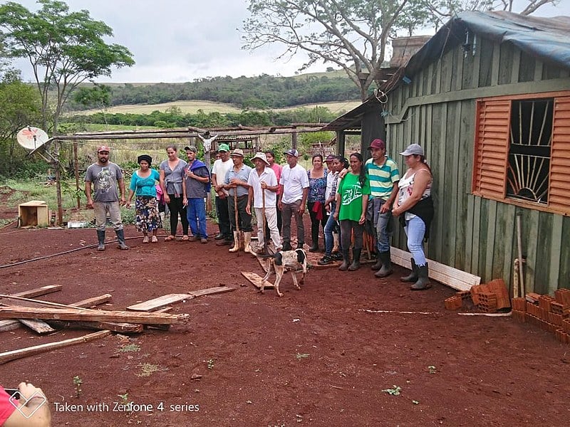 Ao todo, 150 pessoas vivem no local, entre crianças, jovens, adultos e idosos