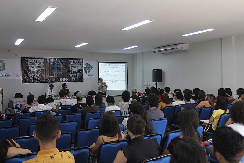 Estudantes e professores debatem o SUS