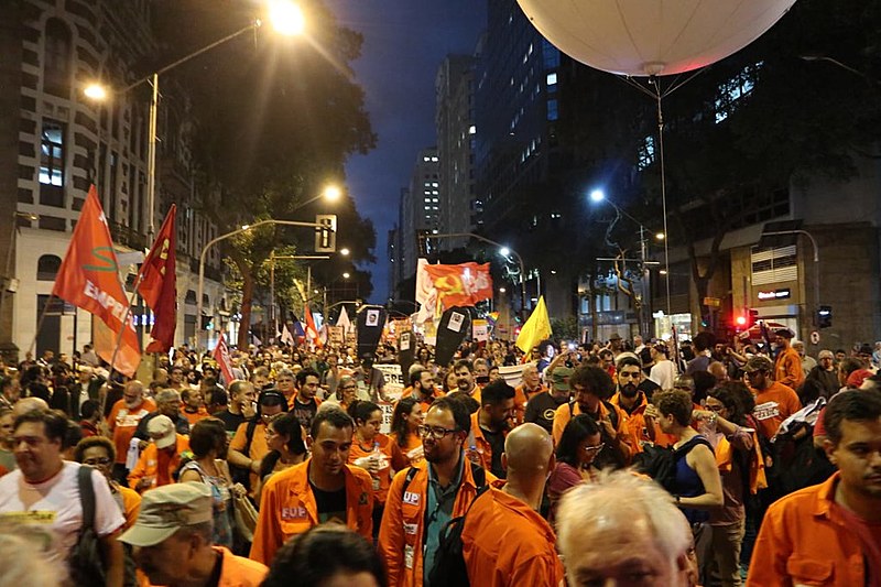 A manifestação marcou o aniversário de 66 anos da Petrobras que tem sede no Rio de Janeiro