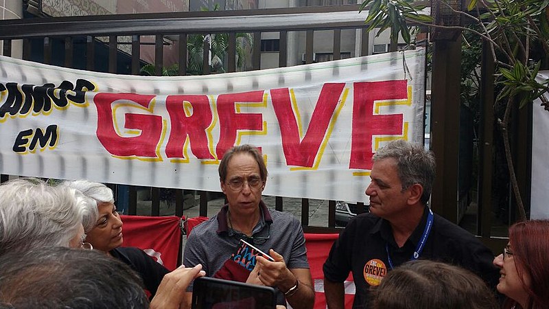 Cardoso conversou com grevistas antes de participar do programa "Sem Censura"