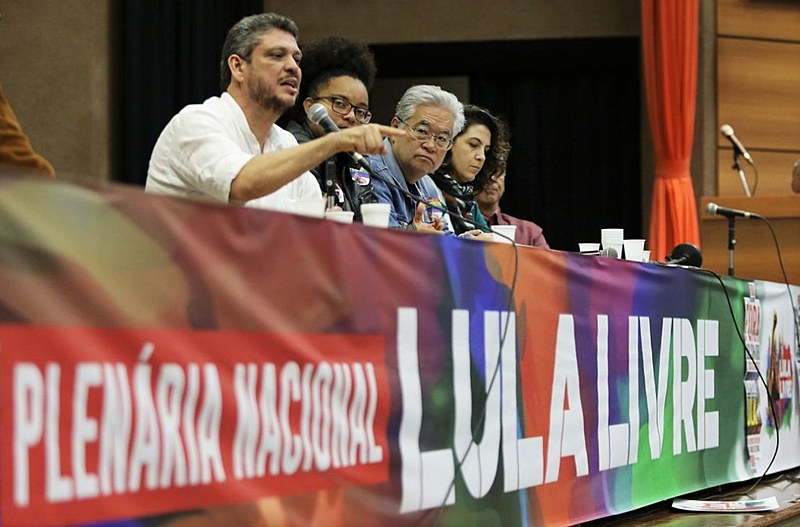 O vice-presidente do PT, Márcio Macedo, fala durante mesa de abertura da plenária