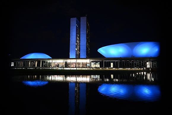 Em novembro, prédios públicos se vestem de azul em prol da campanha em todo Brasil