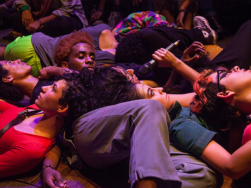 "Quando Quebra Queima" é um espetáculo criado por estudantes que viveram o processo de ocupações e manifestações do movimento secundarista