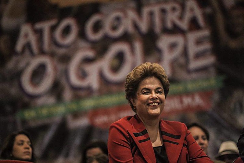 “Se entendermos o regime democrático como uma árvore, o golpe militar é um machado. Já os golpes parlamentares atuam como parasitas nessa árvore”.