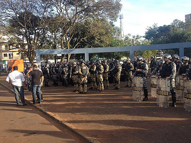 Policía Militar y batallón de choque tensionan las protestas por la muerte de dos sin-tierra
