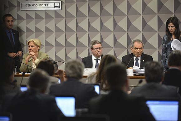 A Comissão Especial do Impeachment no Senado aprova requerimentos para ouvir defesa e acusação