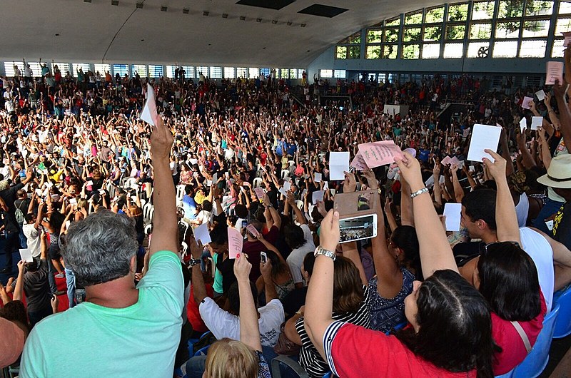 Cerca de 35% dos professores da rede estadual do Rio de Janeiro estão em greve há 135 dias