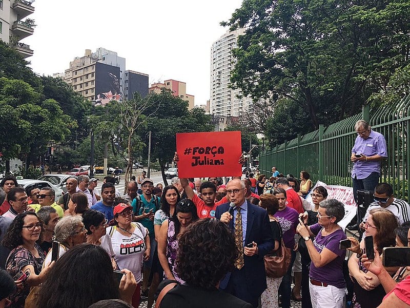 Eduardo Suplicy discursa durante ato em solidariedade à vereadora Juliana Cardoso