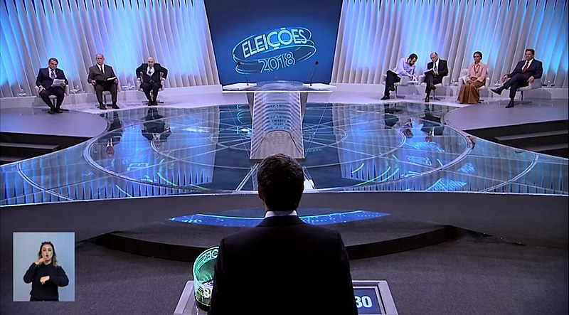 Debate começou às 22 horas e foi mediado pelo jornalista William Bonner