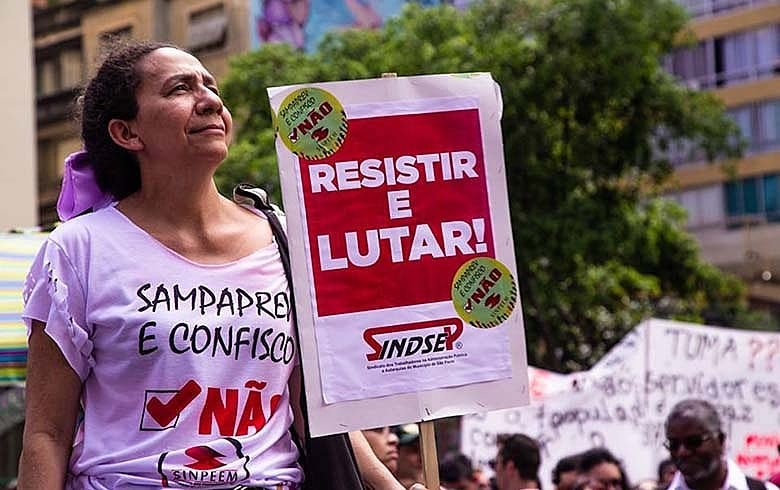 Servidora na luta contra o SampaPrev: contra o confisco salarial para resolver situação criada pelo governo