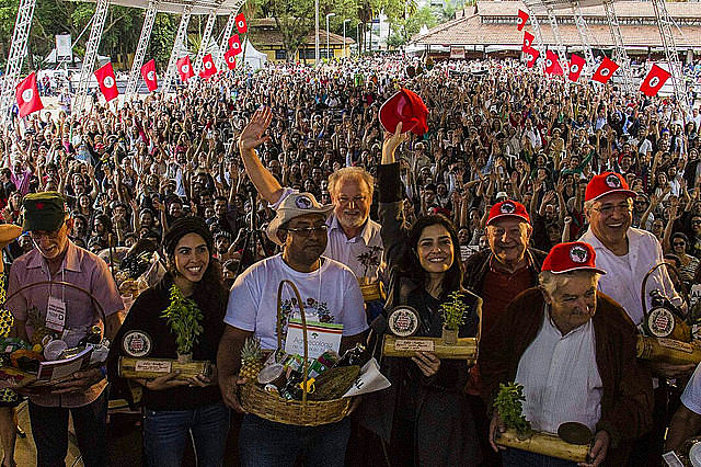 Los conferencistas en el Parque de Água Branca, zona oeste en la capital paulista