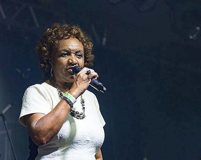 Mãe Orminda teve seu ganha-pão como escrivã de polícia, mas procurou conciliar a vida do trabalho com a arte musical
