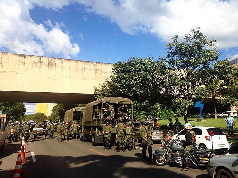 Tropas do Exército chegaram a cercar a Esplanada dos Ministérios