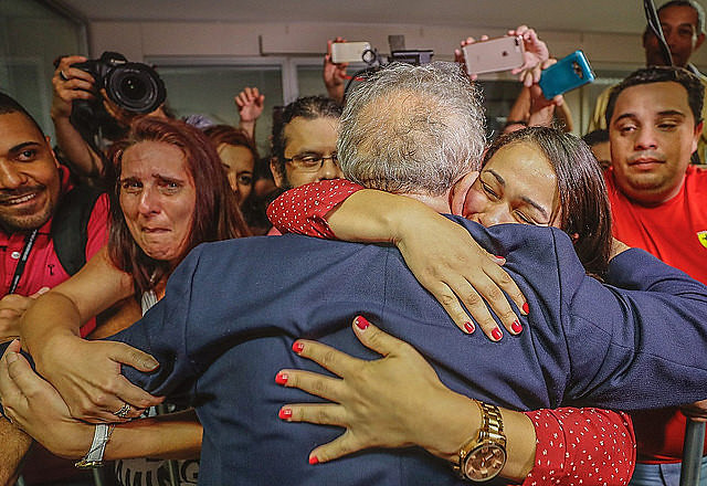 Lula agradece la solidaridad popular en el Sindicato de Metalúrgicos de ABC