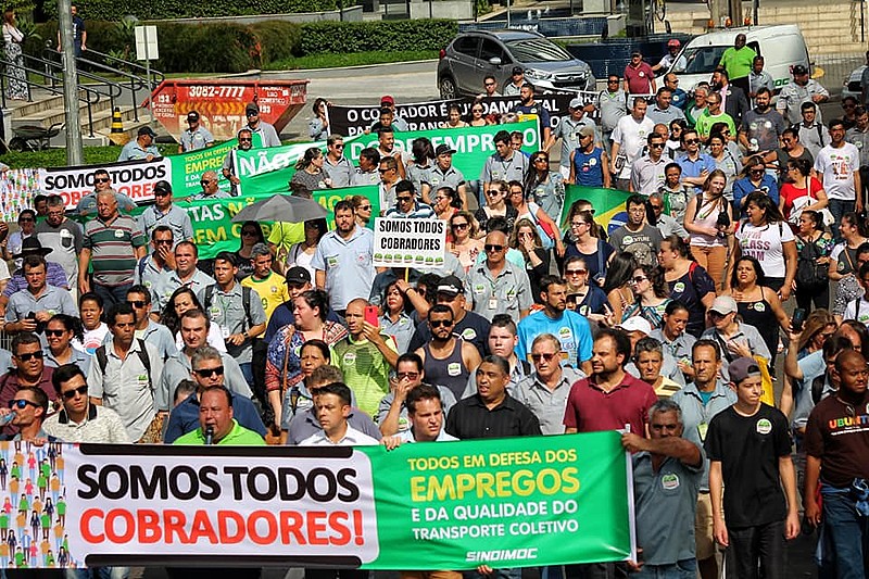 Mesmo que o projeto que elimina os cobradores em Curitiba passe na Câmara dos Vereadores, o preço das tarifas de ônibus não cairá.