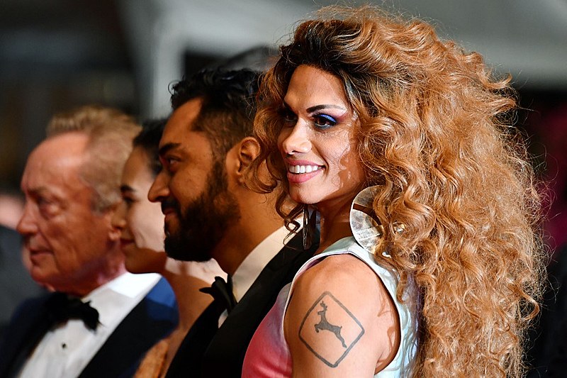 Em Cannes, Silvero apareceu como Gisele Almodóvar, seu alter ego