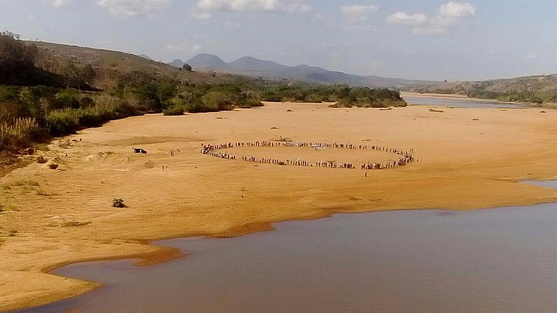 Ocupação de uma das margens do rio Doce durante a jornada de luta dos movimentos agrícolas do Espírito Santo
