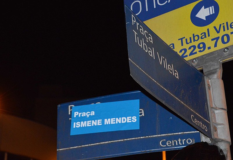 Em protesto, população da cidade renomeou praça Tubal Vilela para homenagear Ismene