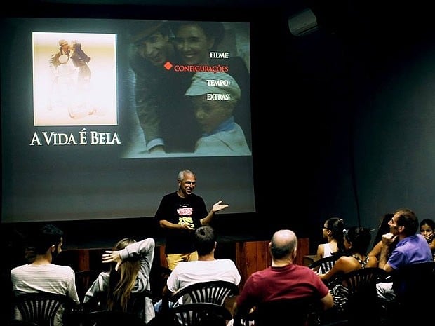 Projeto tem exibição e debates com filmes nacionais e estrangeiros gratuitamente em Petrolina